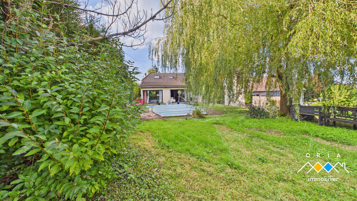 BEY-SUR-SEILLE - Maison 7 pieces avec terrain et piscine - photo 2