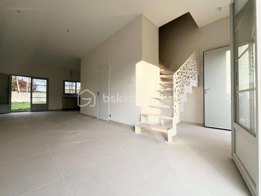 Maison à CRECHES-SUR-SAONE