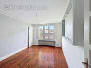 Appartement à LE CHAMBON-FEUGEROLLES