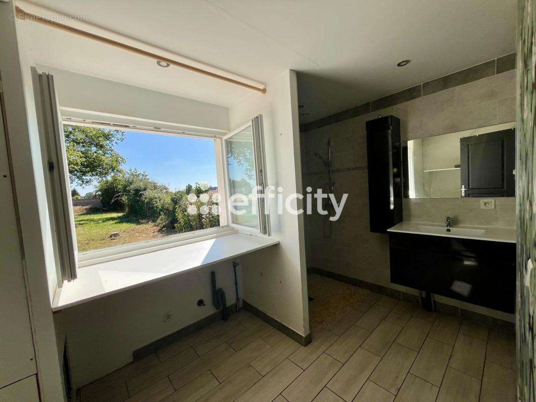 Maison à VENDEUVRE-DU-POITOU