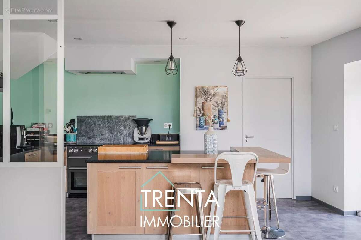 Maison à SAINT-ETIENNE-DE-CROSSEY