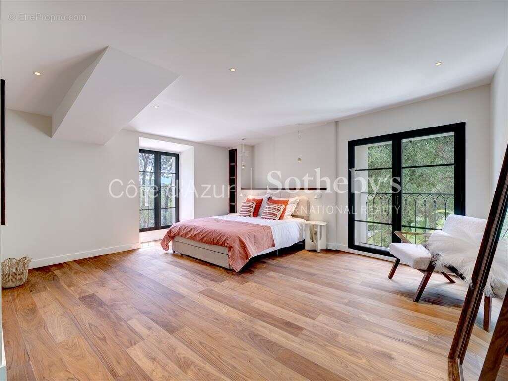 Maison à MOUGINS