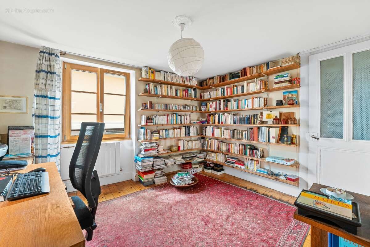 Maison à vendre 10 pièces GEX (01) - photo 6