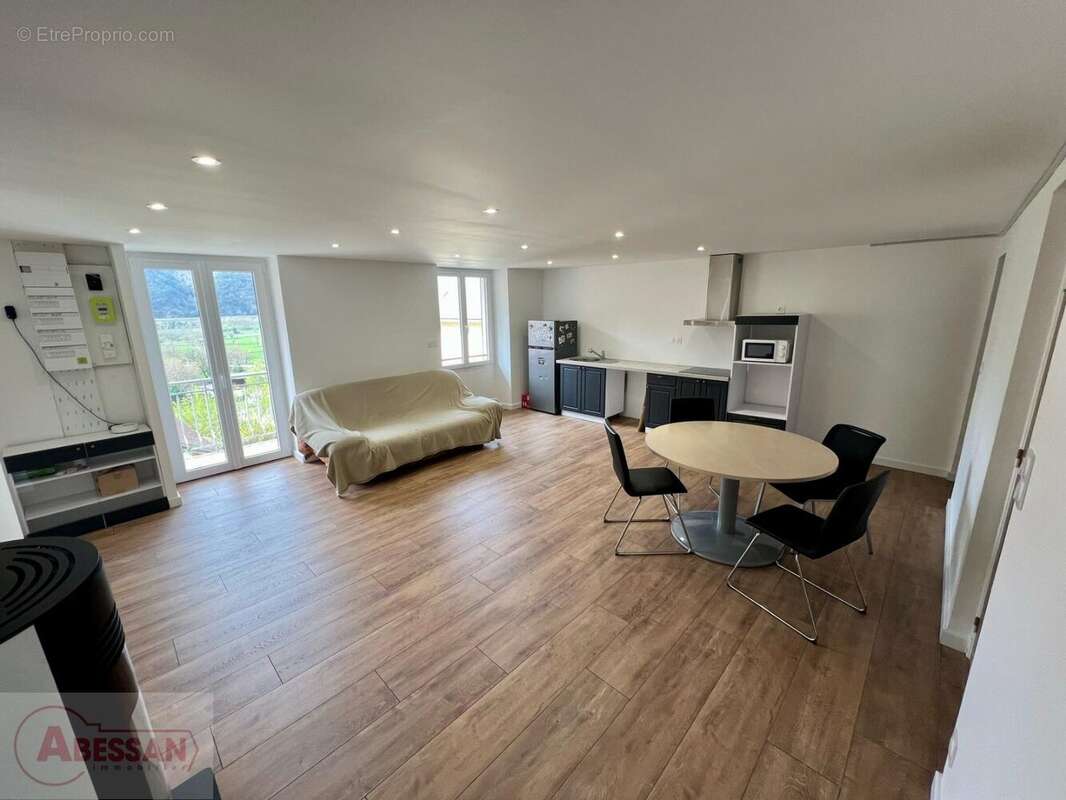 Appartement à ESPINASSES