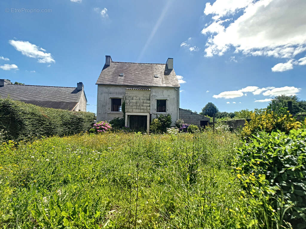 Maison à LANNEDERN