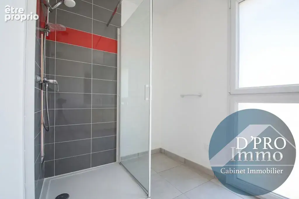 T4 de 83,04 m² - Dernier étage - Terrasse de 13 m² - Parking - Cave - photo 7