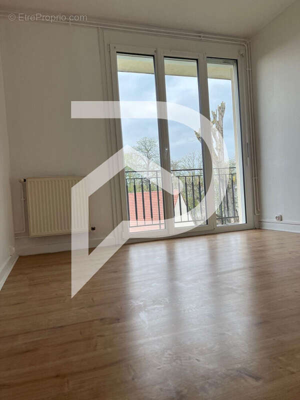 Appartement à VILLENEUVE-SAINT-GERMAIN