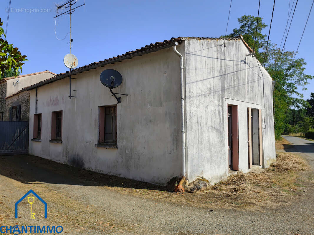 Maison ancienne de plain-pied à rénover   Secteur Bournezeau - photo 3