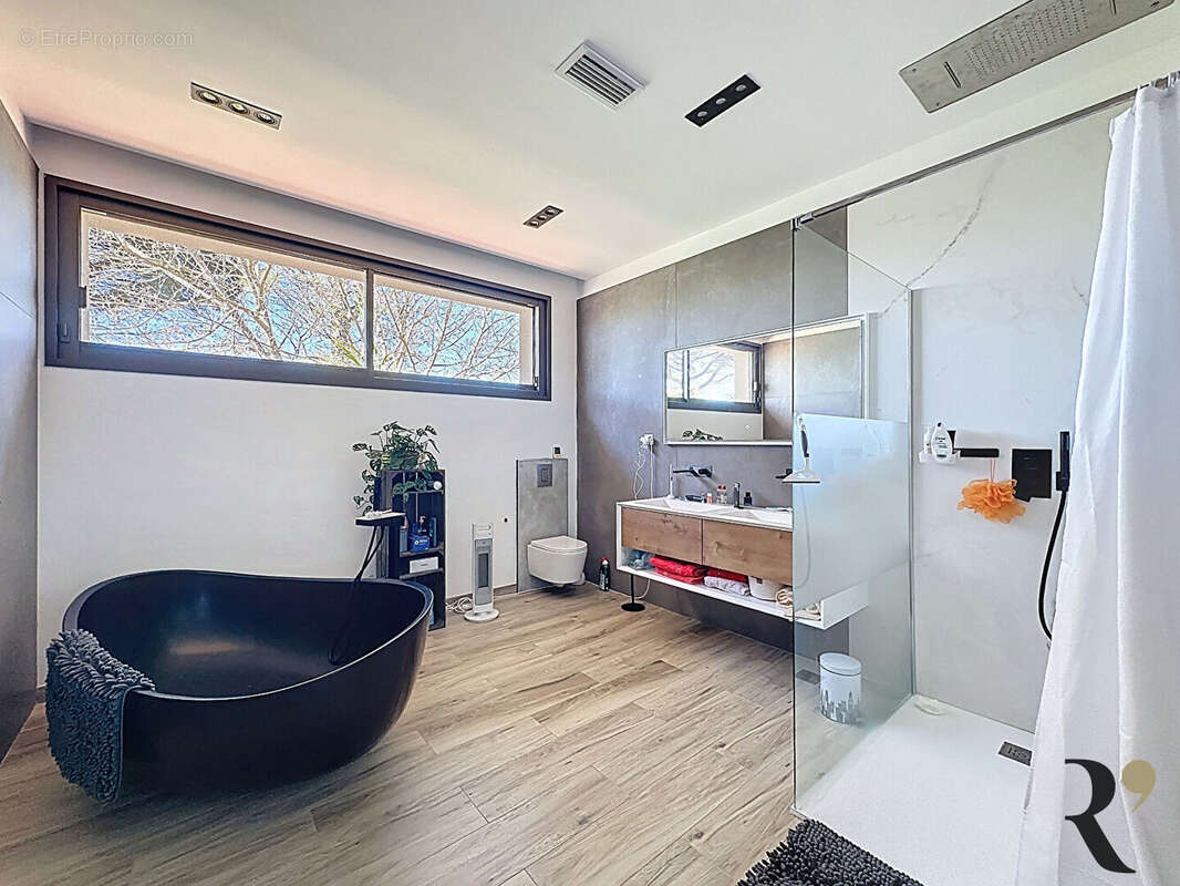 Maison à SAINT-PIERRE-DE-LAGES