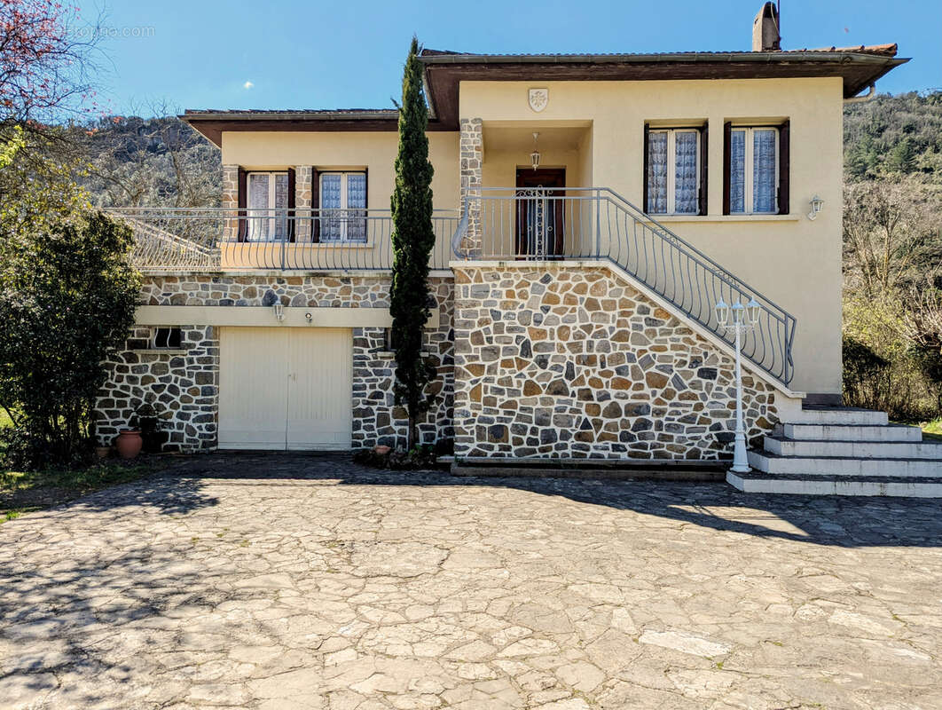 Maison à LA TOUR-SUR-ORB