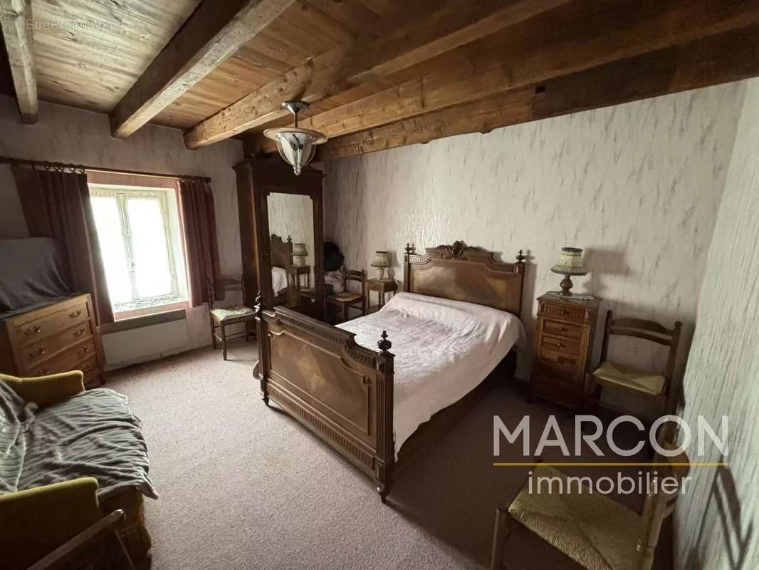 Maison à SAINT-MEDARD-LA-ROCHETTE