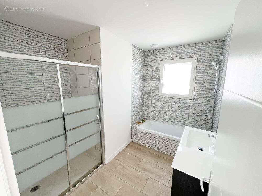 Maison à SAINT-BEAUZIRE