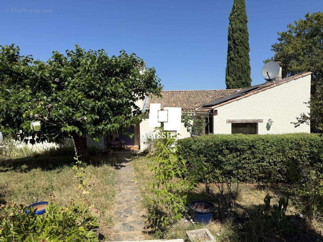 Sud Ardèche : 07260 Rosieres, Villa avec piscine sur 6800 m² - photo 3