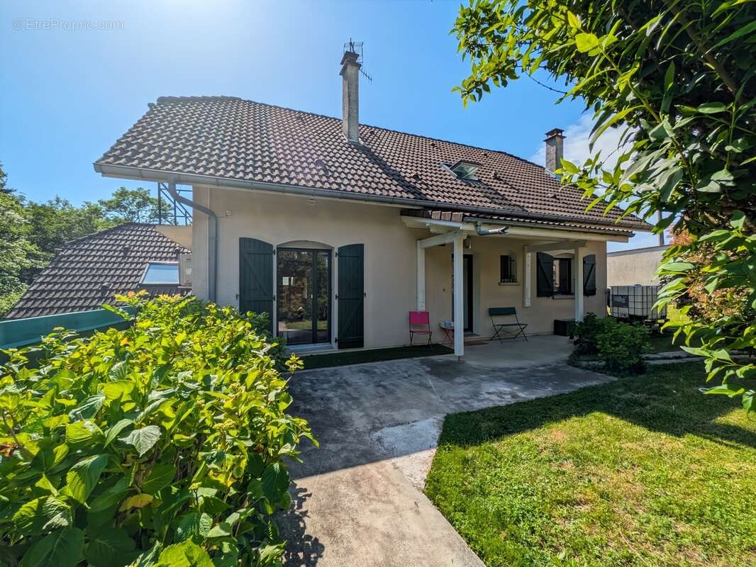 À vendre Maison 6 pièces LOISIN (74) Maison familiale avec piscine et dépendance – Secteur recherché aux portes de Genève - photo 3