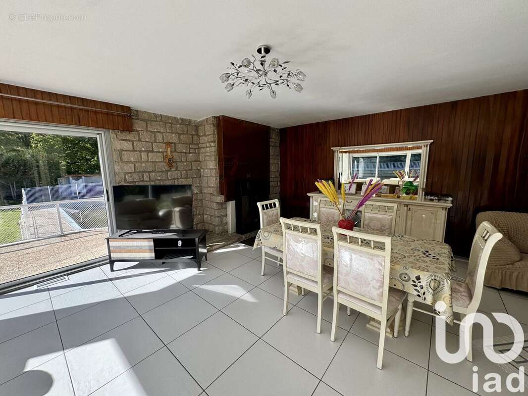 Photo 2 - Maison à SAINT-JUST-SAINT-RAMBERT