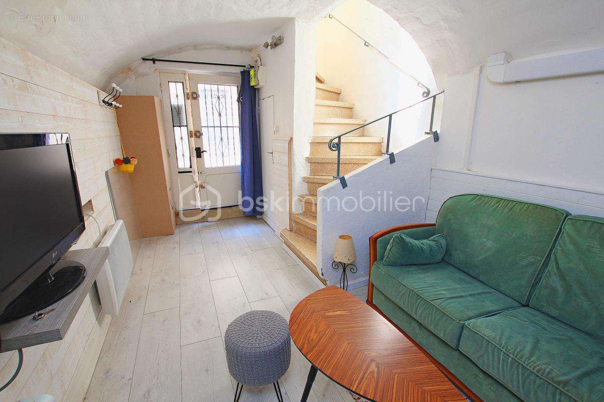 Maison à SAINT-LAURENT-DE-LA-SALANQUE