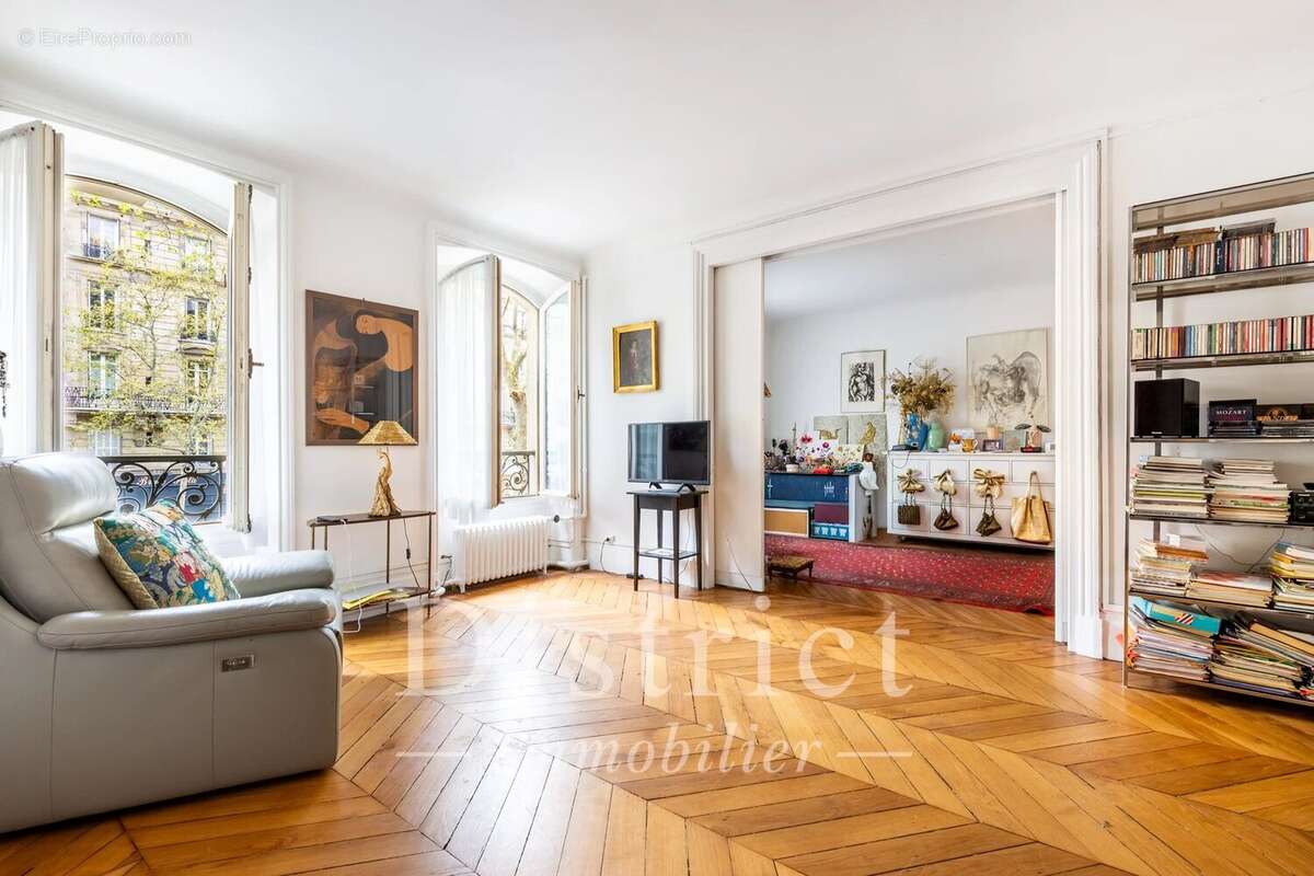 Appartement à PARIS-8E