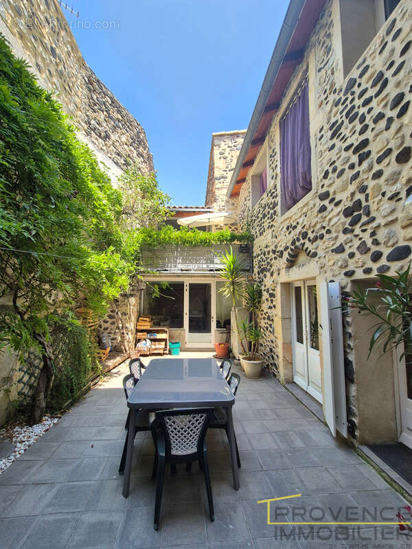Maison à MEYSSE