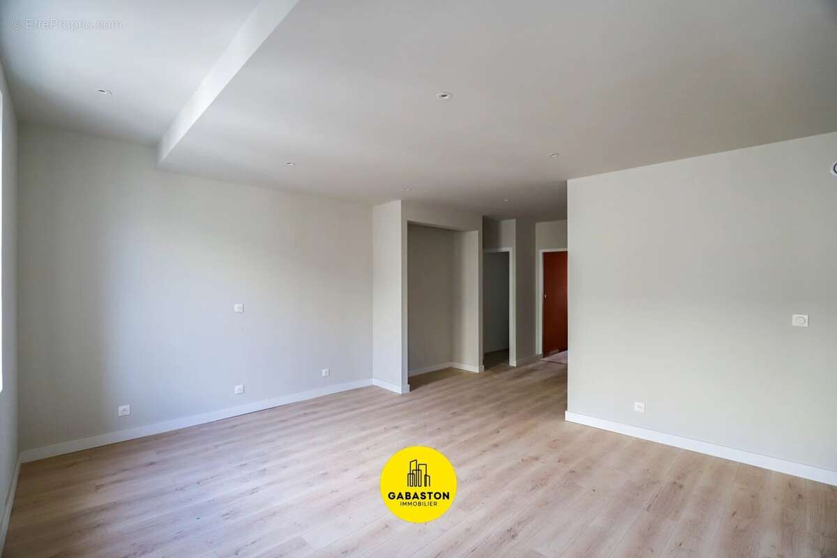 Appartement à MARSEILLE-1E