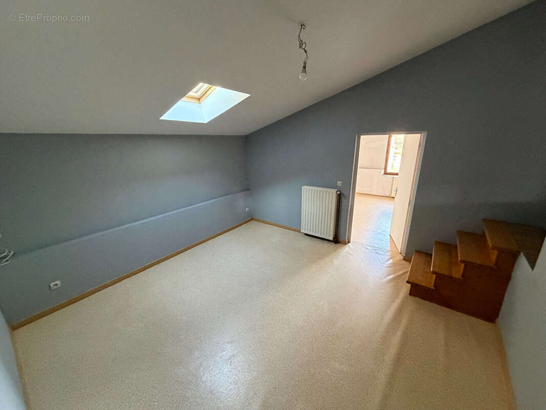 Maison à CREVECHAMPS