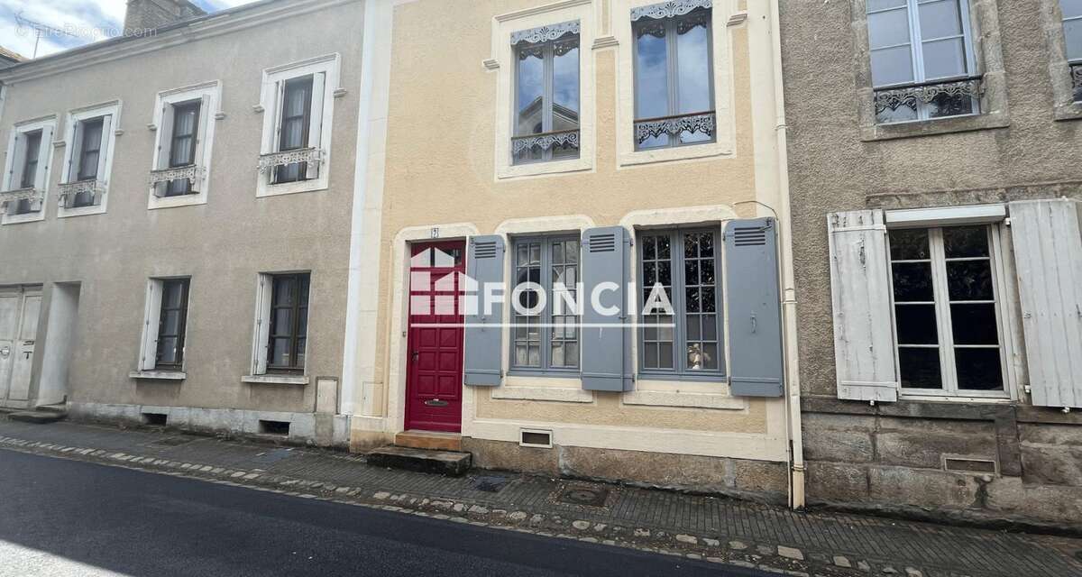 Maison à FRESNAY-SUR-SARTHE