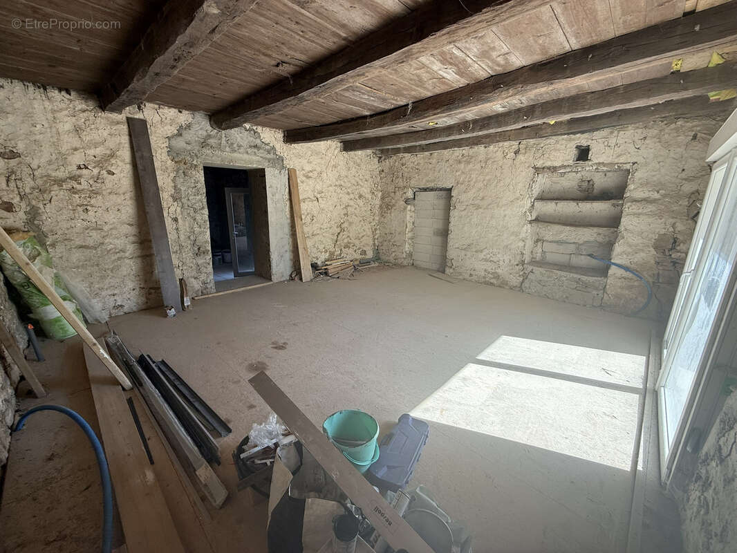 Appartement à POUILLEY-LES-VIGNES