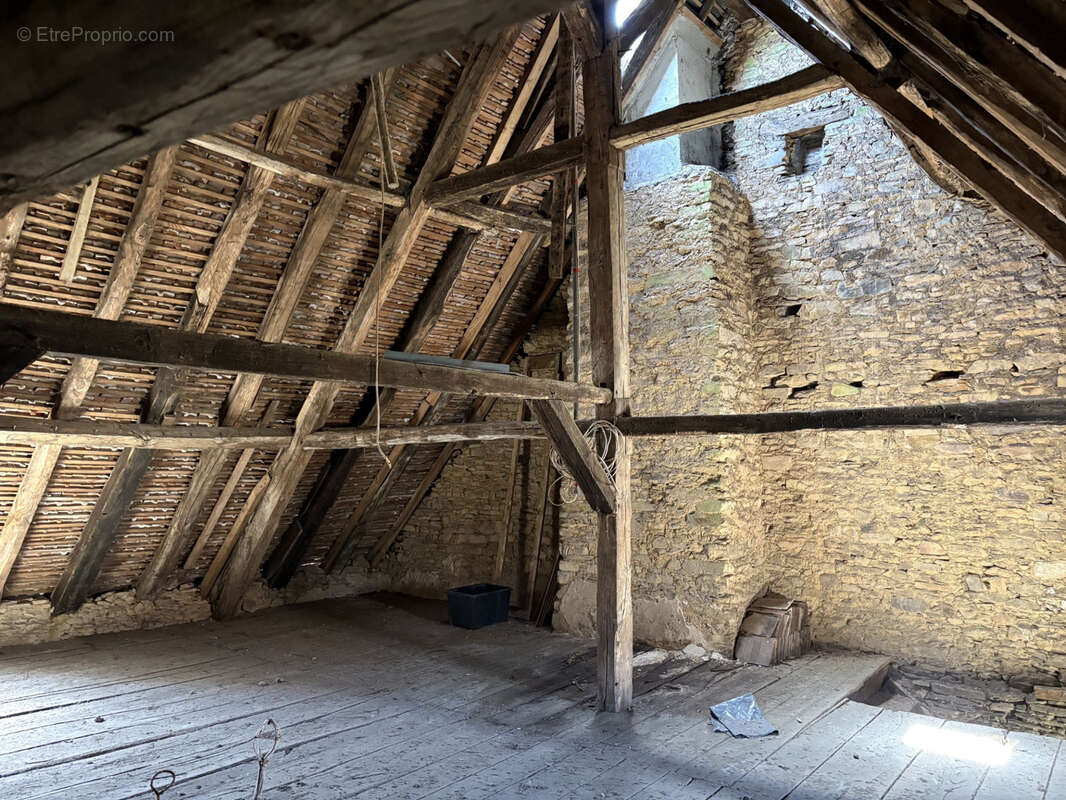Maison à COUSSAC-BONNEVAL