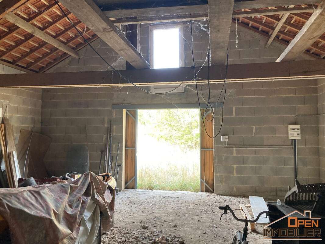 Appartement à CAZOULES