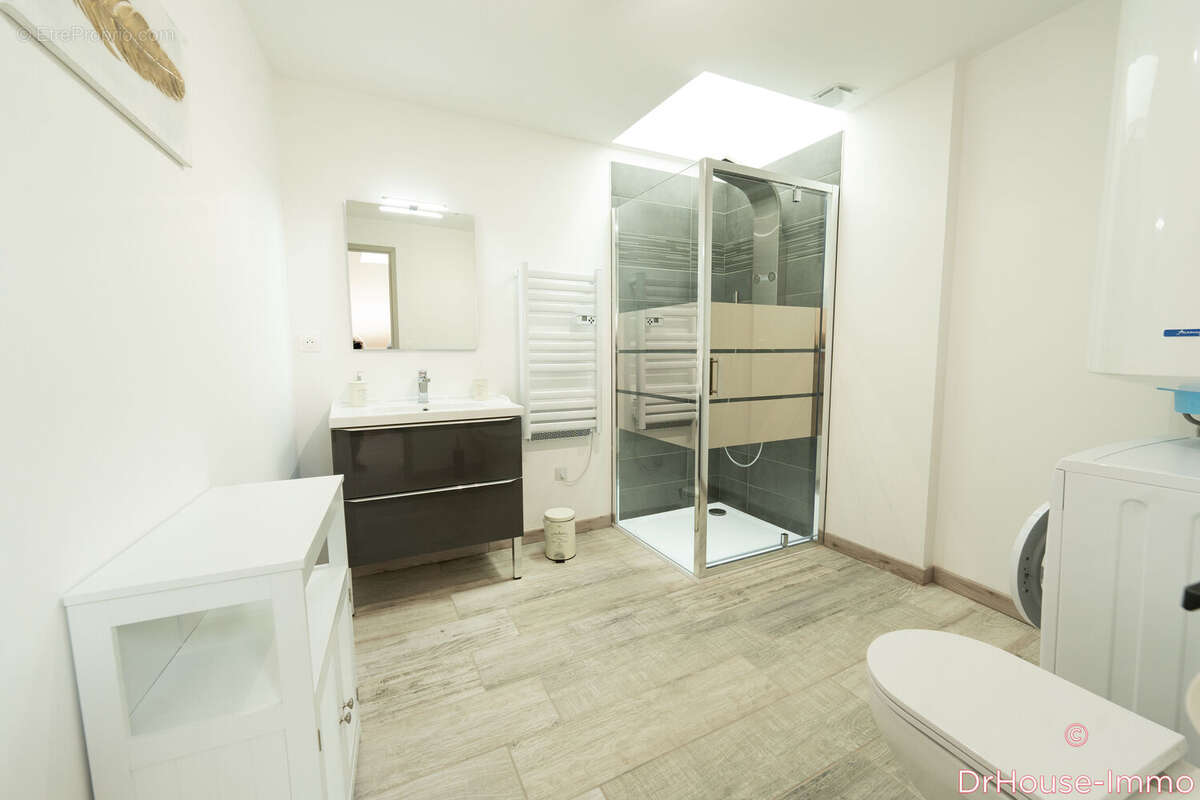 Appartement 340 m² à Riez  - photo 8