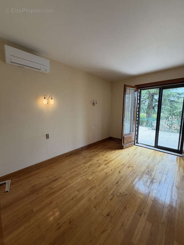 Coup de cœur assuré : Maison de qualité avec fort potentiel sur magnifique terrain de 5800 m2. - photo 13
