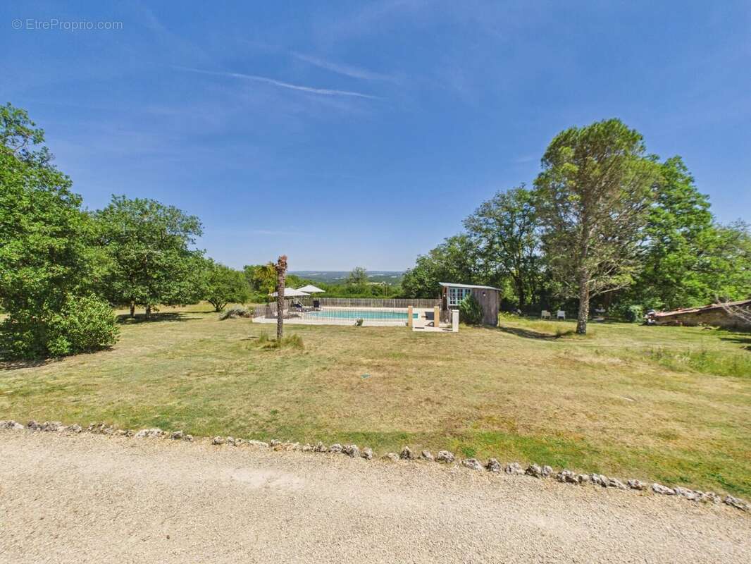 Propriété de caractère avec maison principale, annexes et piscine sur plus de 4,7 ha - photo 15