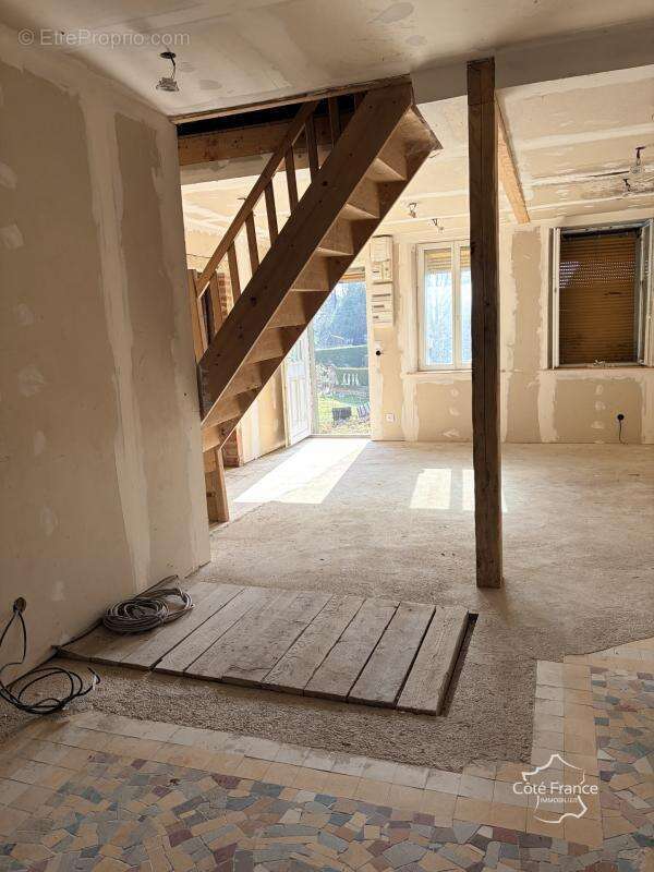 Maison à SAINS-RICHAUMONT