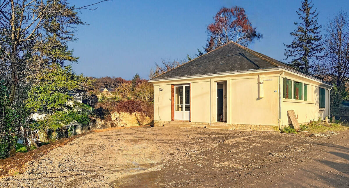 Maison à AMBILLOU-CHATEAU