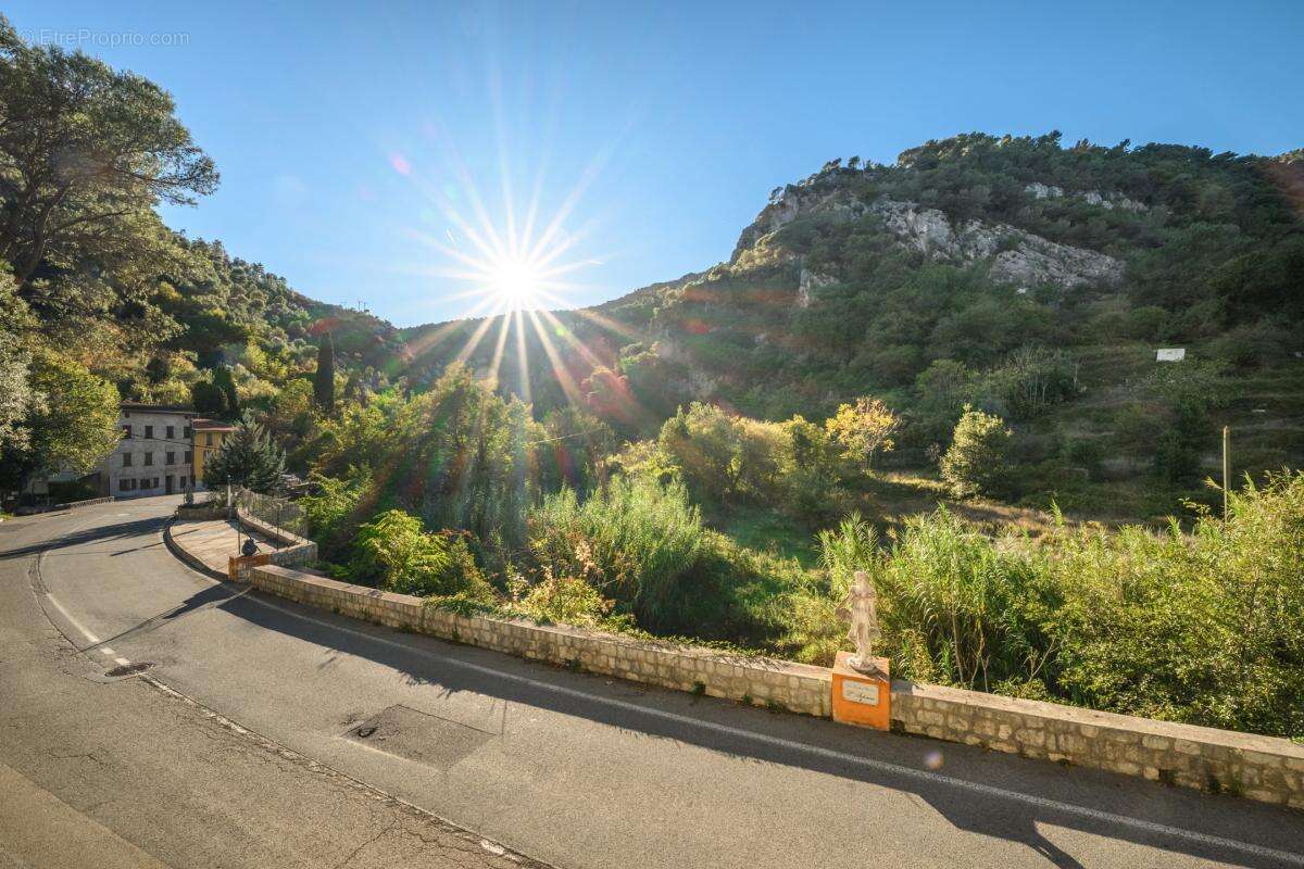 Appartement à TOURRETTE-LEVENS