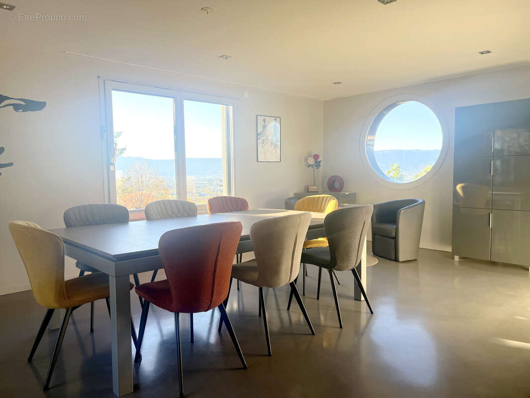 Maison à COLLONGES-SOUS-SALEVE