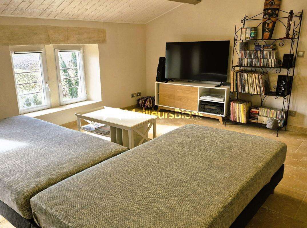 Propriété en pierre 427 m² à Saint-Just-d'Ardèche avec 2 gîtes 5* - photo 16
