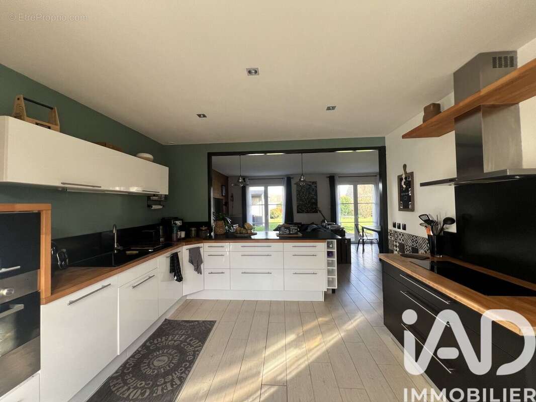 Maison 126 m² à Montereau-Sur-Le-Jard  - photo 5