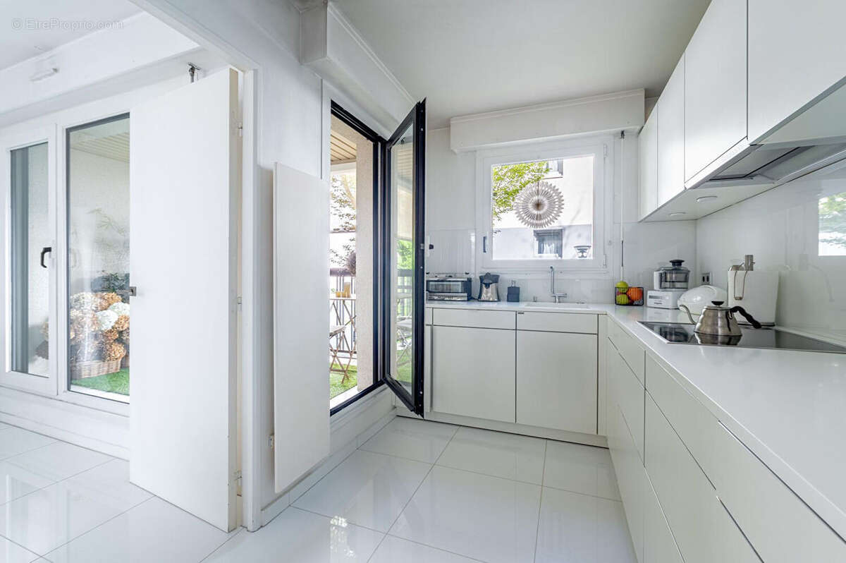 Quartier saint Fargeau - 4 PIECES  ET LOGGIA 5m2. Entre loft et maison contemporaine - photo 2