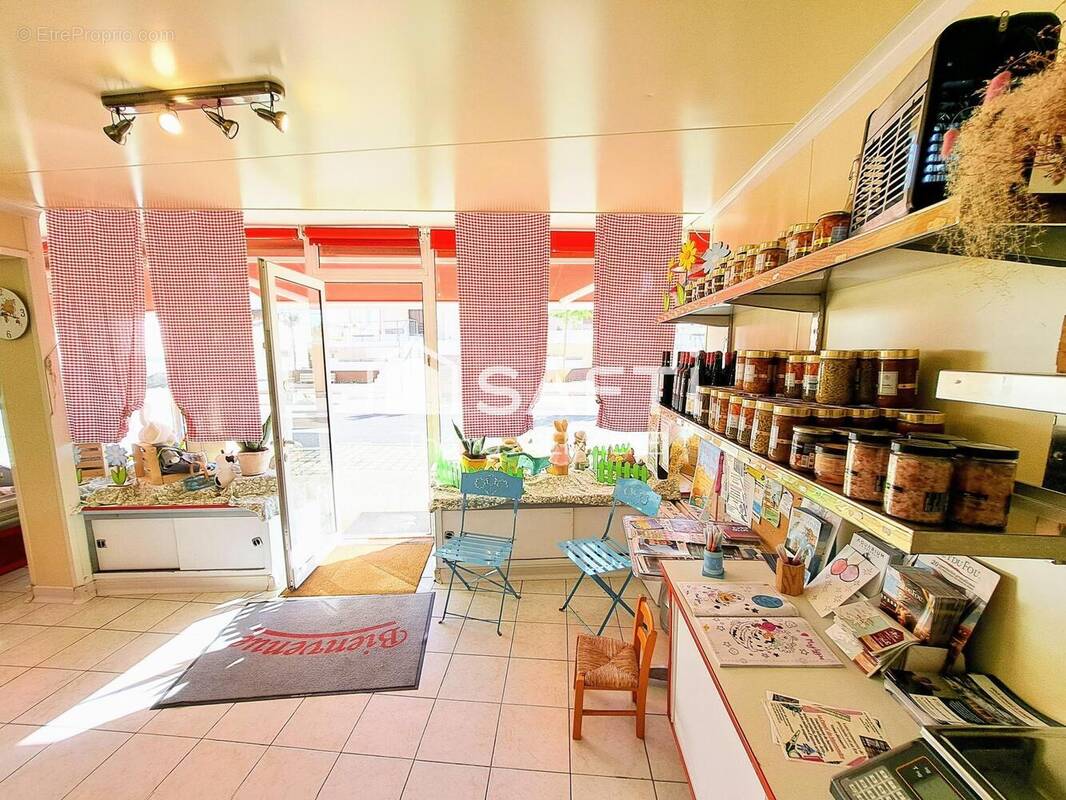 Photo 1 - Commerce à MONTENDRE