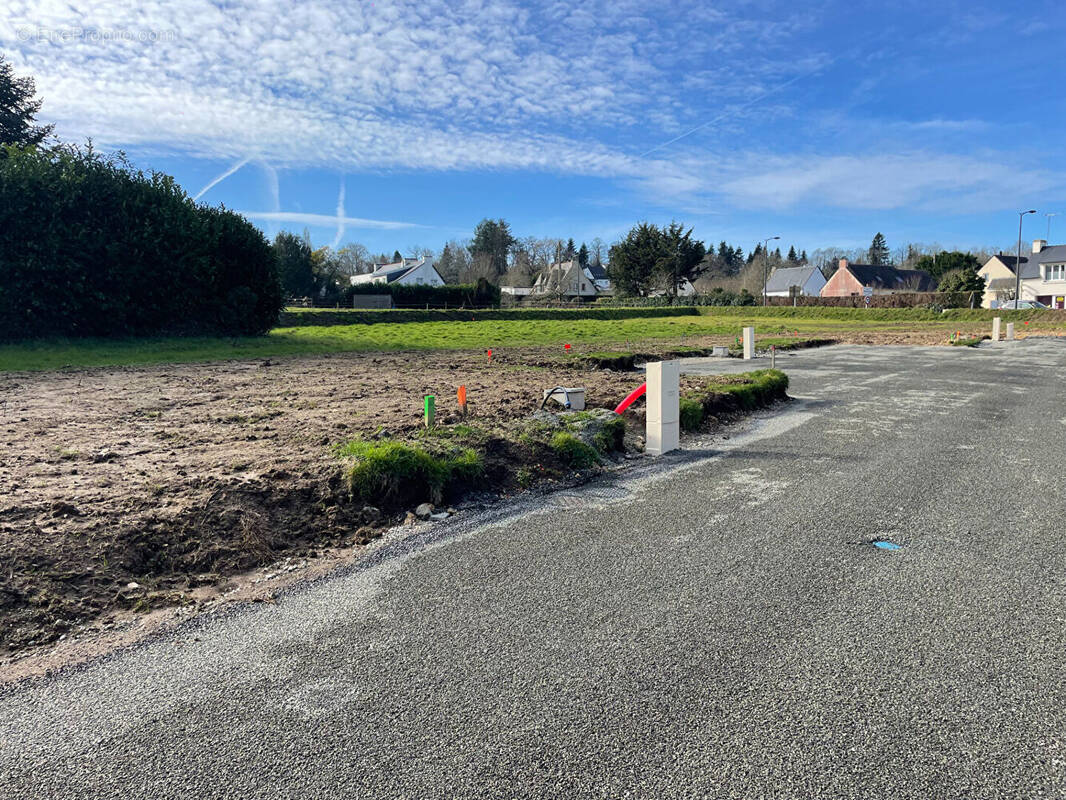 Terrain à PLEUVEN