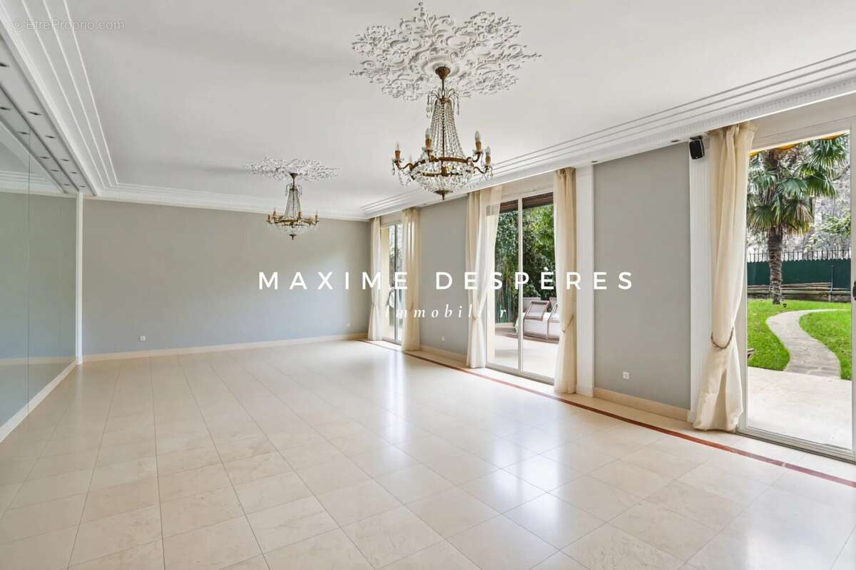 Appartement à NEUILLY-SUR-SEINE