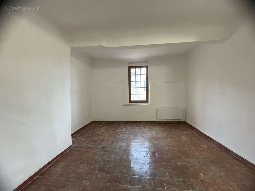 Appartement à COTIGNAC
