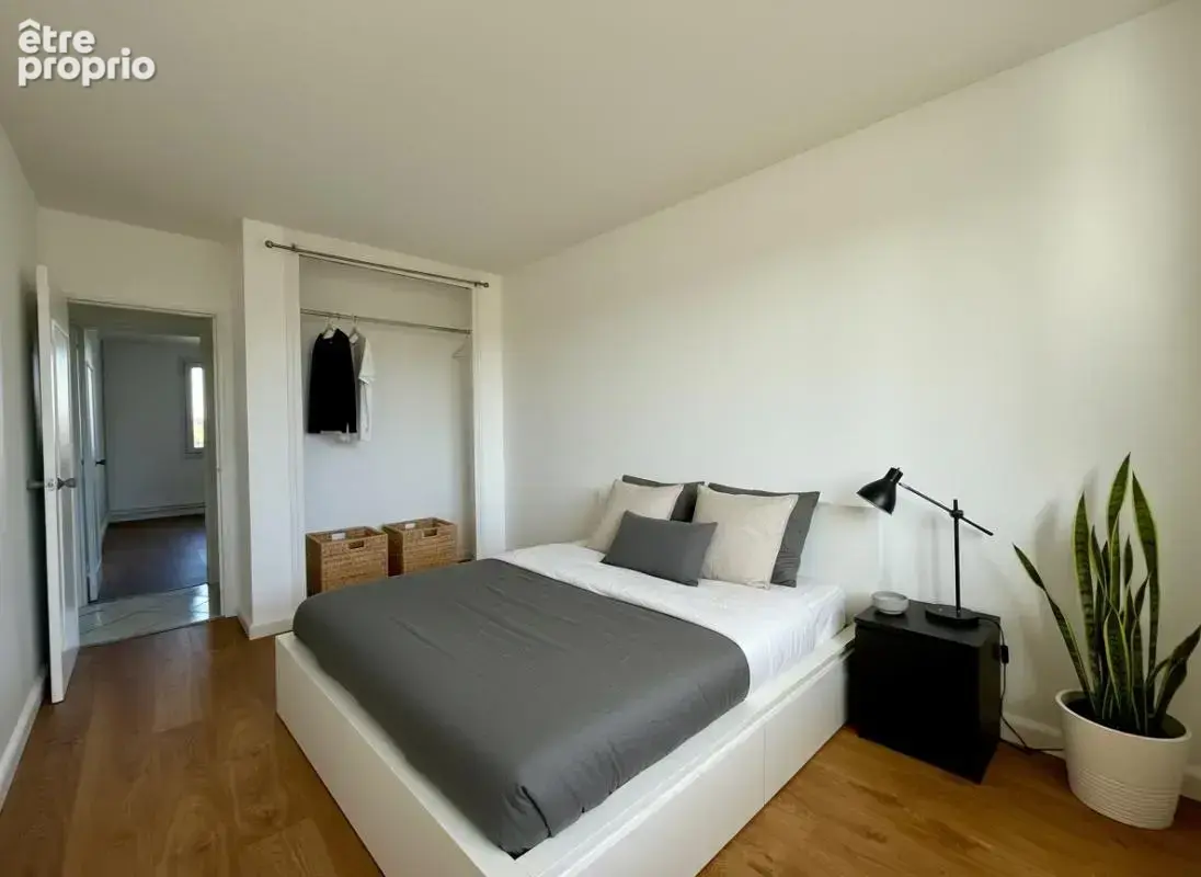 T3 entièrement rénové avec balcon, cave et parking - photo 4
