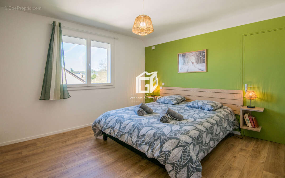 Maison à SALLES-CURAN