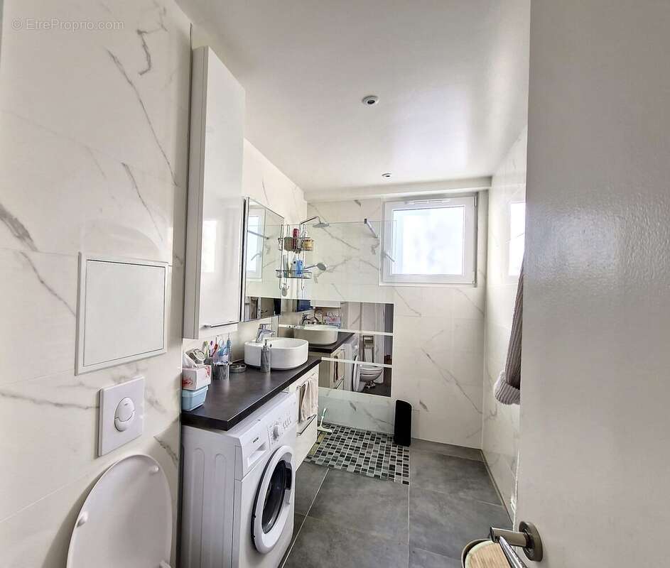 Entrée vue 1 - Appartement à STRASBOURG