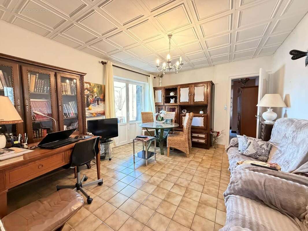 Vous serez séduits par ce salon trés agréable - Maison à VESLUD