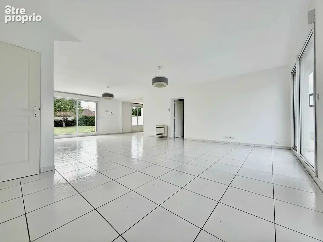 Maison 142 m² à La Salvetat-Saint-Gilles  - photo 6