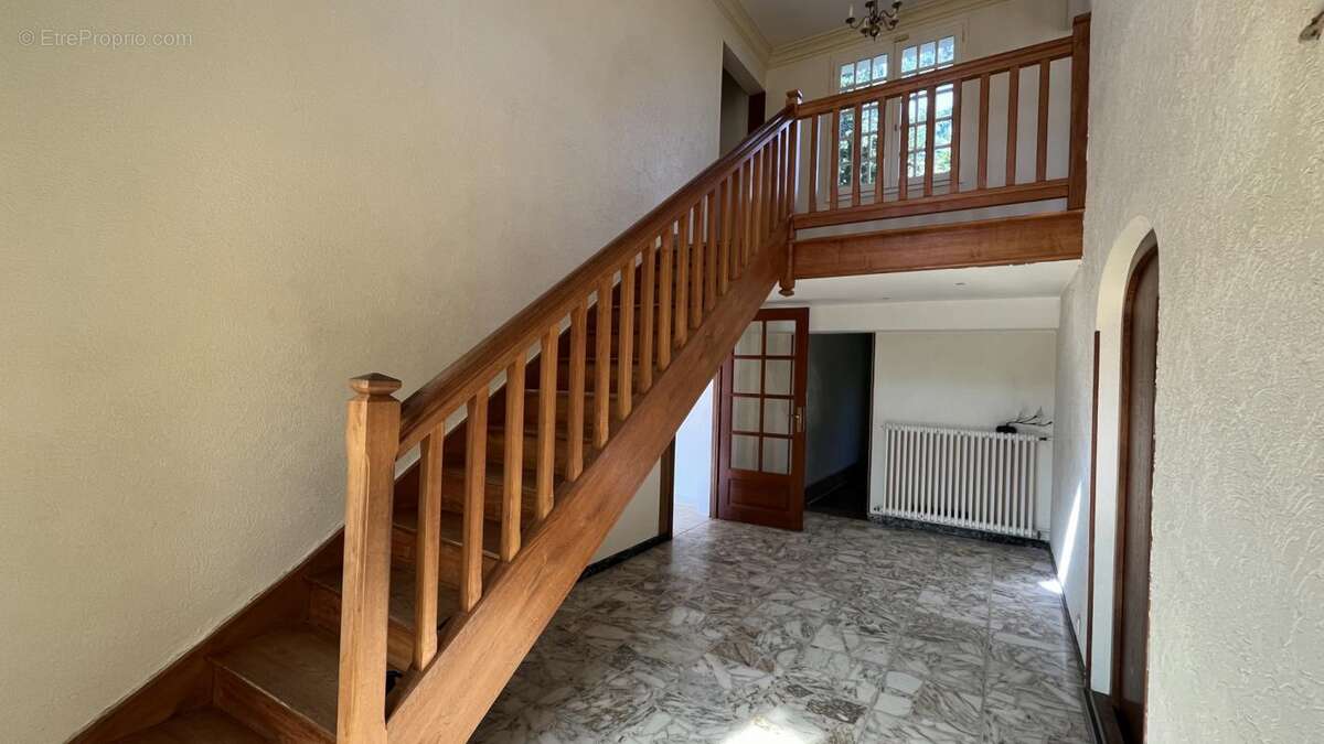 Maison sur 6 132 m² de terrain - photo 7