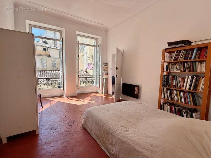 Appartement à MARSEILLE-1E