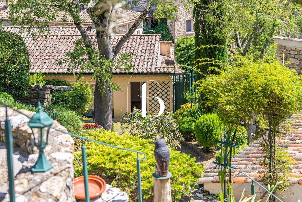 Charme et caractère pour cet ensemble immobilier d'exception... - photo 12